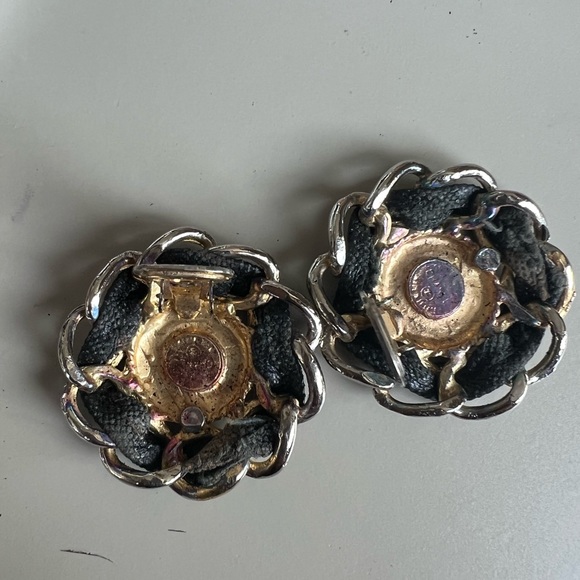 Chanel Authentic Vintage Large CC Logo Braided Leather Clip On Earrings. - Picture 4 of 6